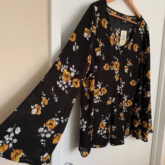 Torrid Floral Print V-Neck Georgette Blouse - Picture 5 of 7